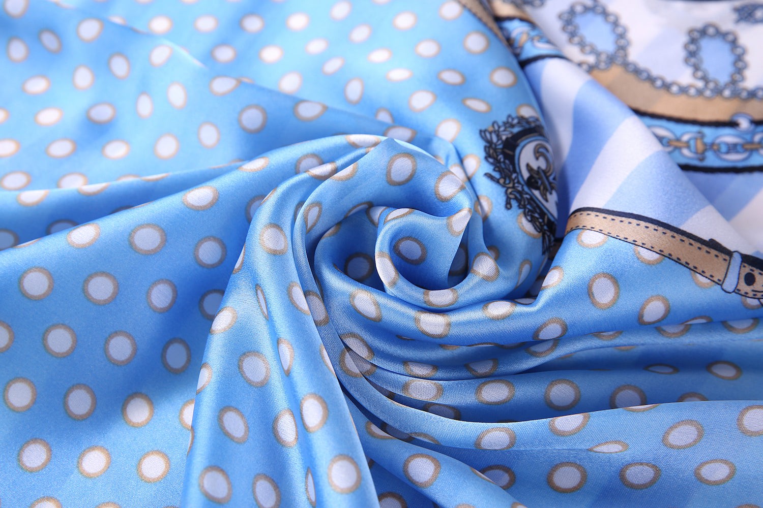Etole de Soie Light Blue Point Bleu 100% Soie 180x90cm