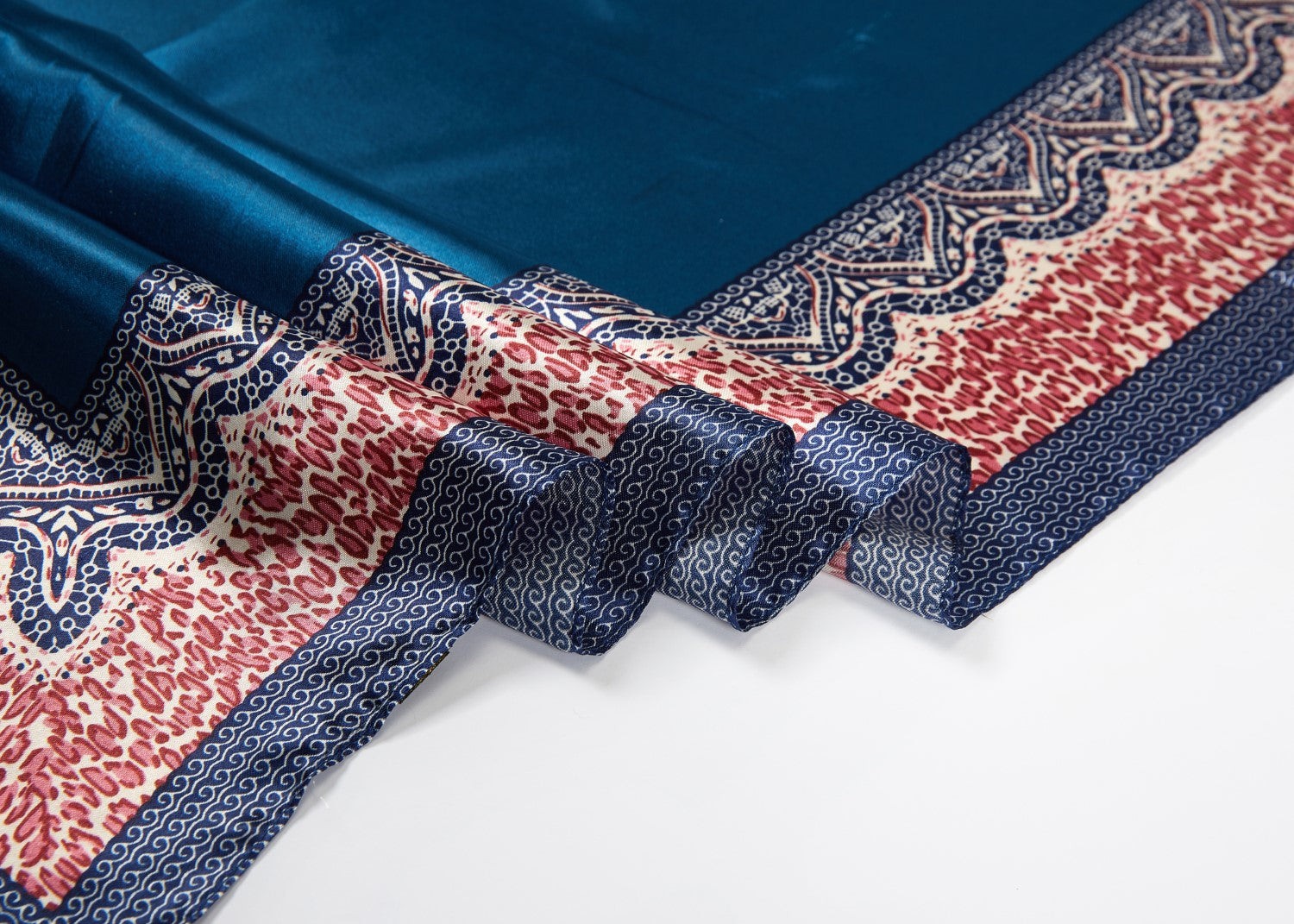 Grand carré de Soie Blue Plain Zoé Bleu 100% Soie 90x90cm