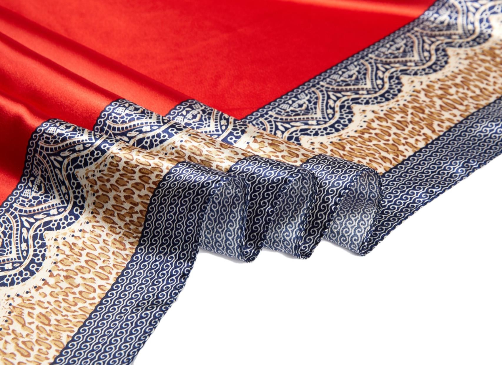 Grand carré de Soie Red Plain Zoé Rouge 100% Soie 90x90cm