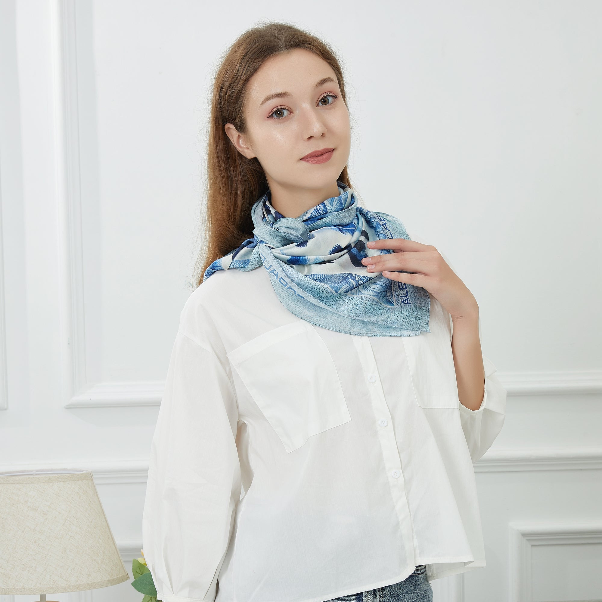 Grand carré de soie Blue Panther Zoé Bleu 100% Soie 90x90cm